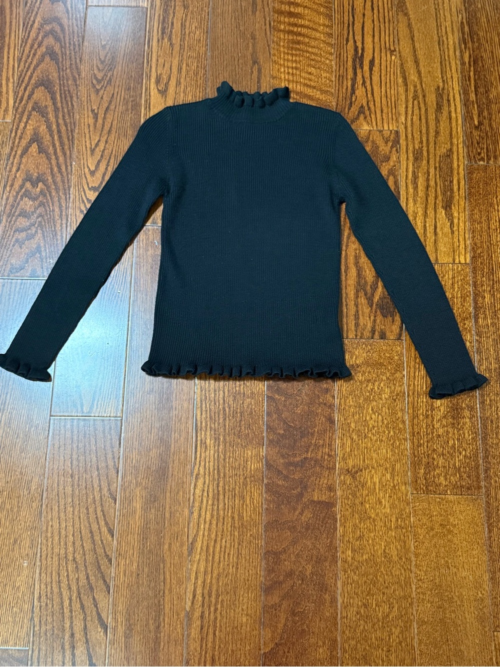 Hang Ten long sleeve top with ruffled collar and cuffs, size S